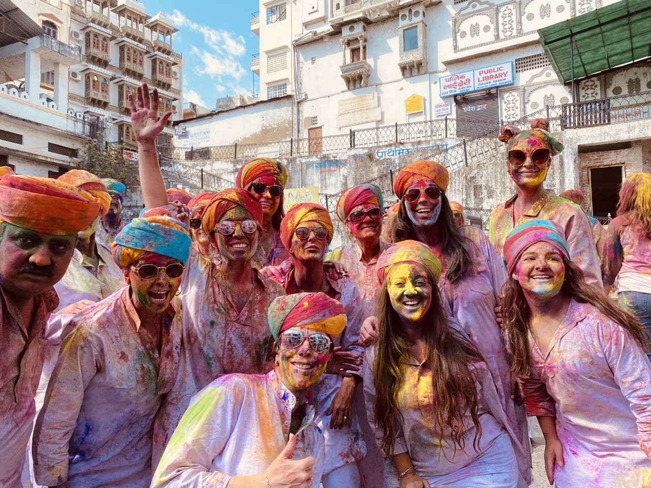 ELA. ÍNDIA COM O FESTIVAL DE CORES “HOLI”.